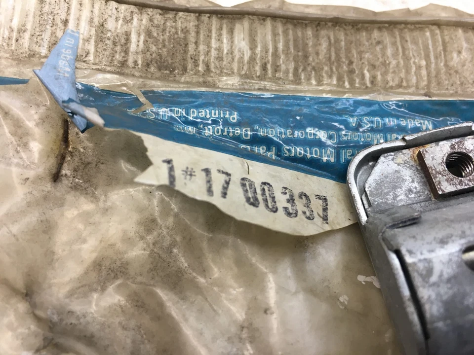 GM NOS 1976-87 Chevette 1982-87 Pontiac T1000 bisagra de puerta carcasa de verificación 1700337 Foto 2 de 4