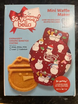 So Yummy! Bella NIB Mini Dunker Waffle Maker, Red Snowman Pattern