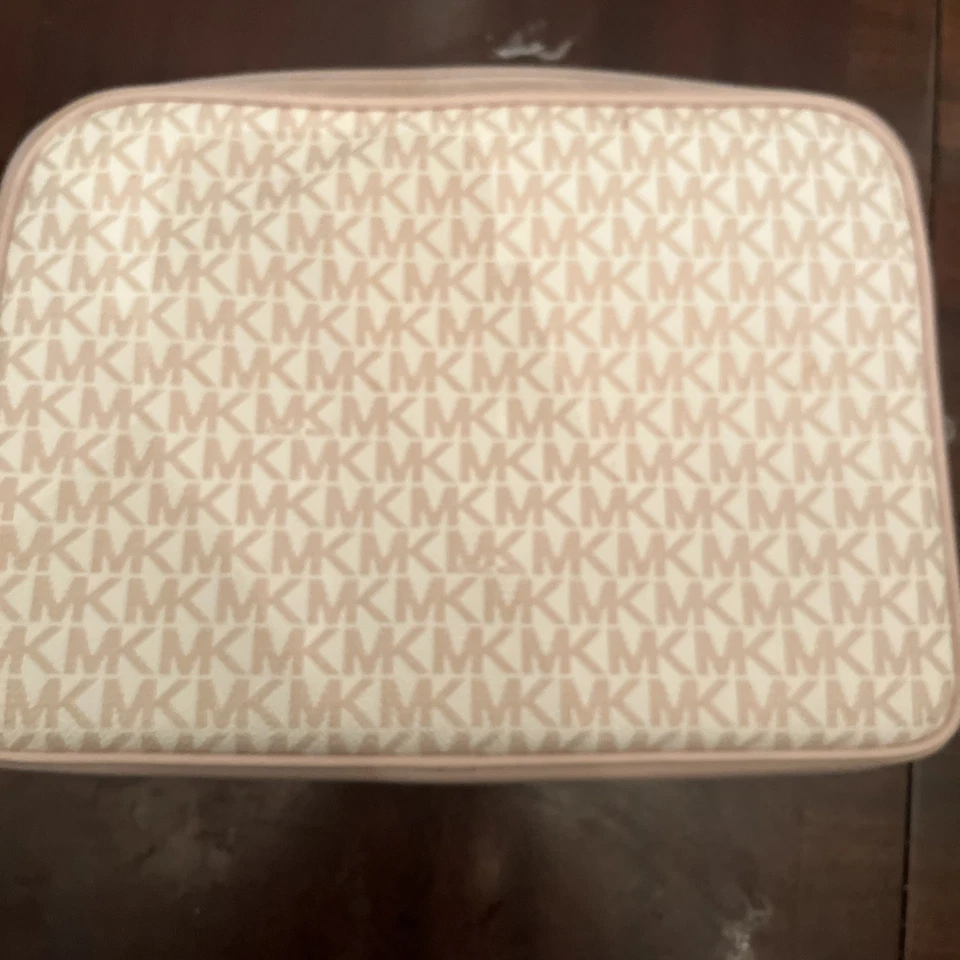 MICHAEL KORS IPAD CASE MK ROSE GOLD WHITE PINK - Image 2 of 3