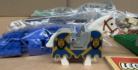 LEGO Castle 6098 King Leo's Castle 8 Minifigures 529 Pieces With Box Pre-Owned