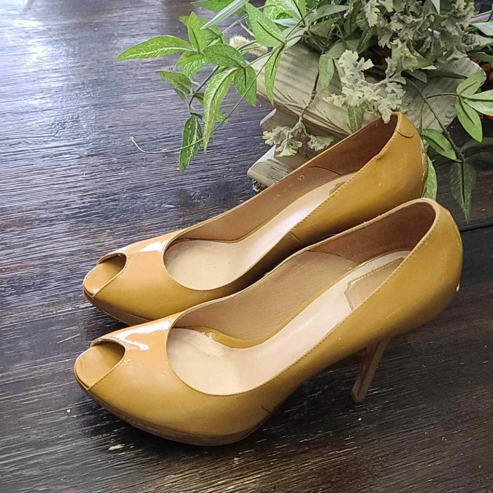 Escarpins bout en cuir verni Christain Dior 40