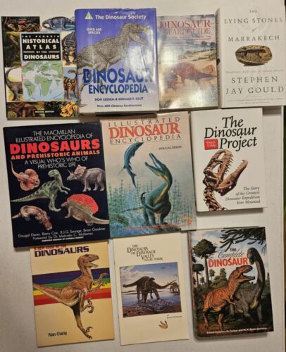 Dinosaurier, Vorgeschichtsbuch Lot plus 4 unbenutzte Dinosaurier Postkarten