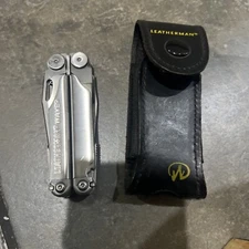 Leatherman Wave Multi-Tool Knife w/Beautiful Sheath 17 Tools
