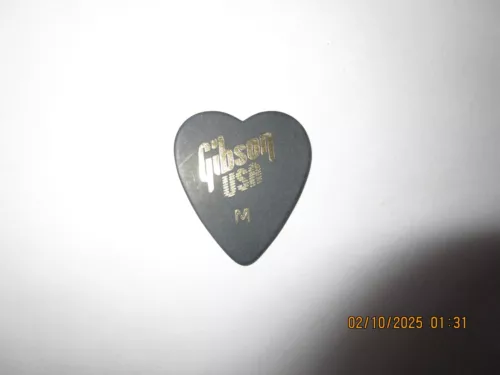 Vintage Gibson USA Medium Gauge Heart Shaped Guitar Pick #1523 NOS