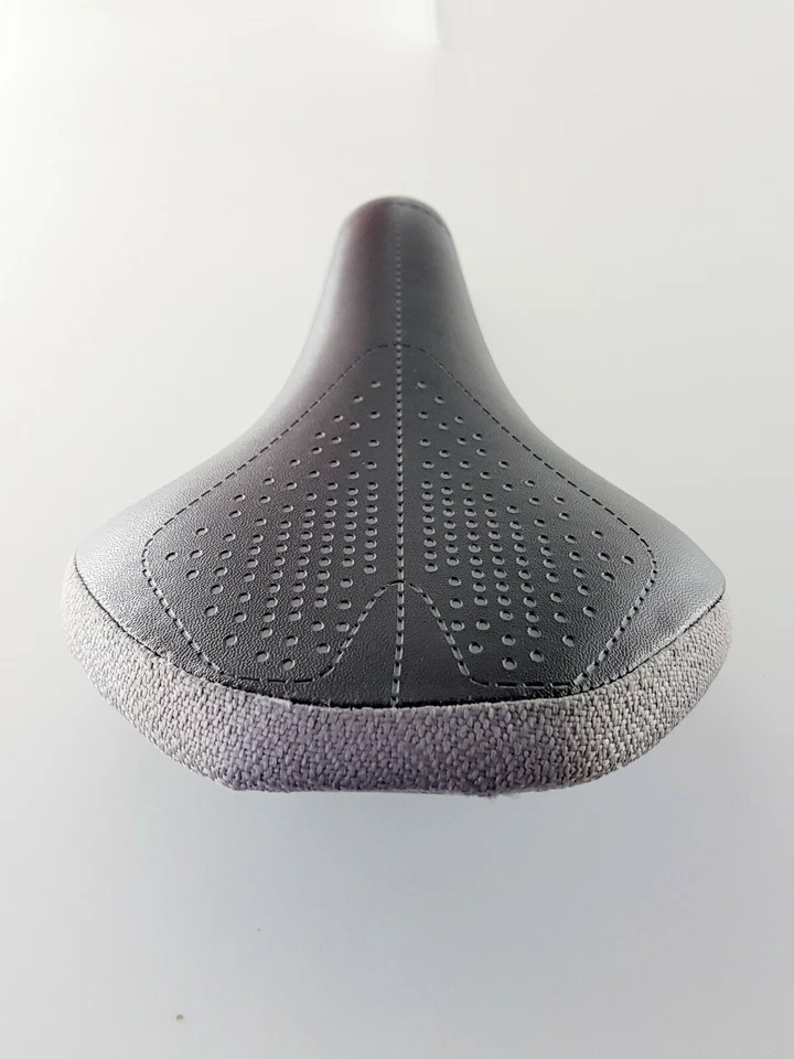 VELO Bicycle Saddle, Dual Density Base, MTB Road Seat 138mm Wide Black/Grey - Image 4 of 4