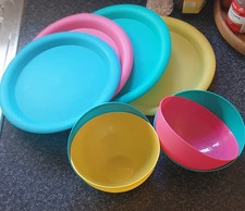Asda multicoloured picnic plates and bowl set 8 pieces. New.