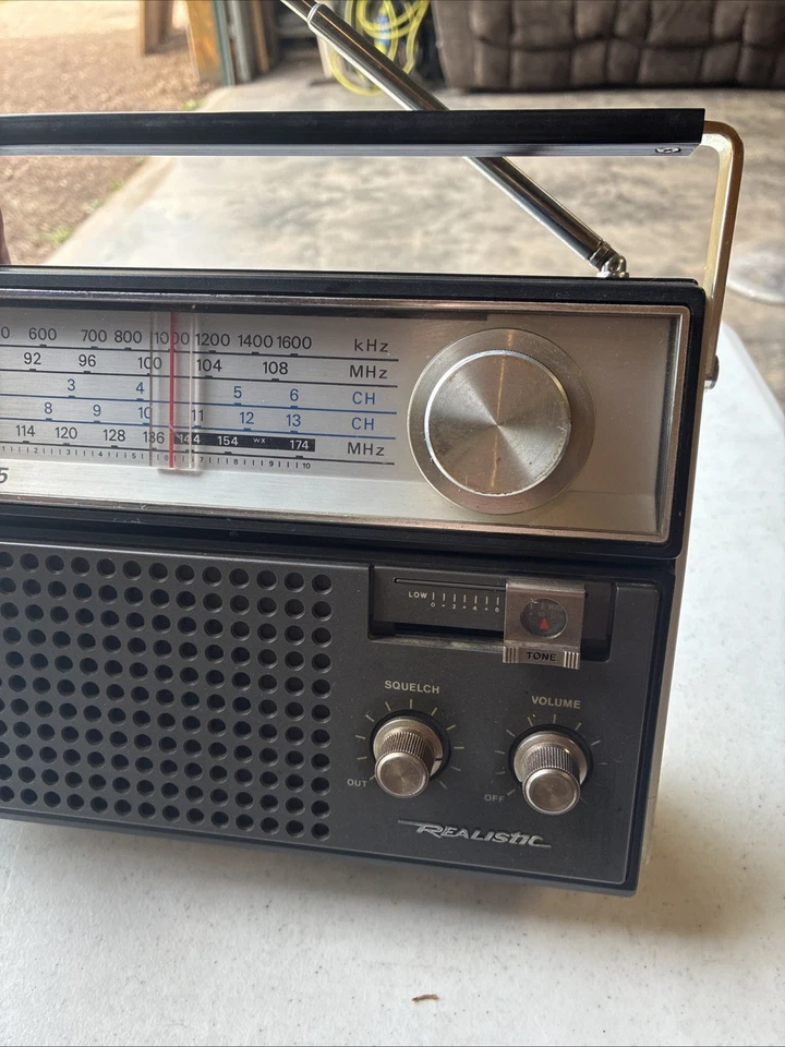 Vintage Realistic Portavision 5 Portable Radio AM/FM 11" X 9" Black Tested Works - Image 2 of 4