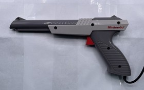 Vintage Nintendo NES Lot of 5: NES-004 (3), Four Score NES-034, Zapper 1985