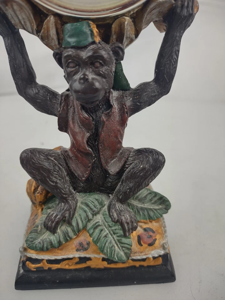 Reloj de mesa de cuarzo de resina con soporte de mono Bellhop de 7,5" de alto Foto 2 de 4