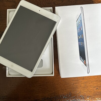 Apple iPad mini 1st Generation. 16GB, Wi-Fi, 7.9 in - White & Silver