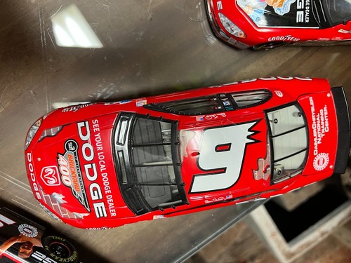 Die Cast Action Nascar (4 cars) Dodge #9 UAW National Training Center 1:24 - Picture 6 of 8