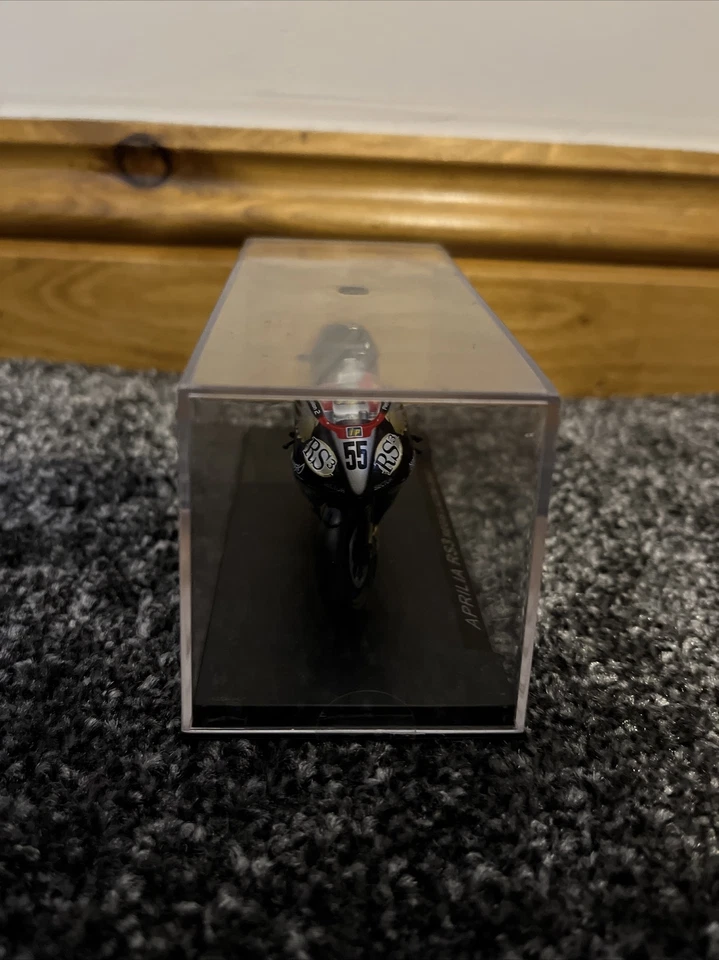 Deagistini Champion Race Bikes 1:24 Scale Aprilia RS3 Regis Laconi 2002 NEW - Image 2 of 4