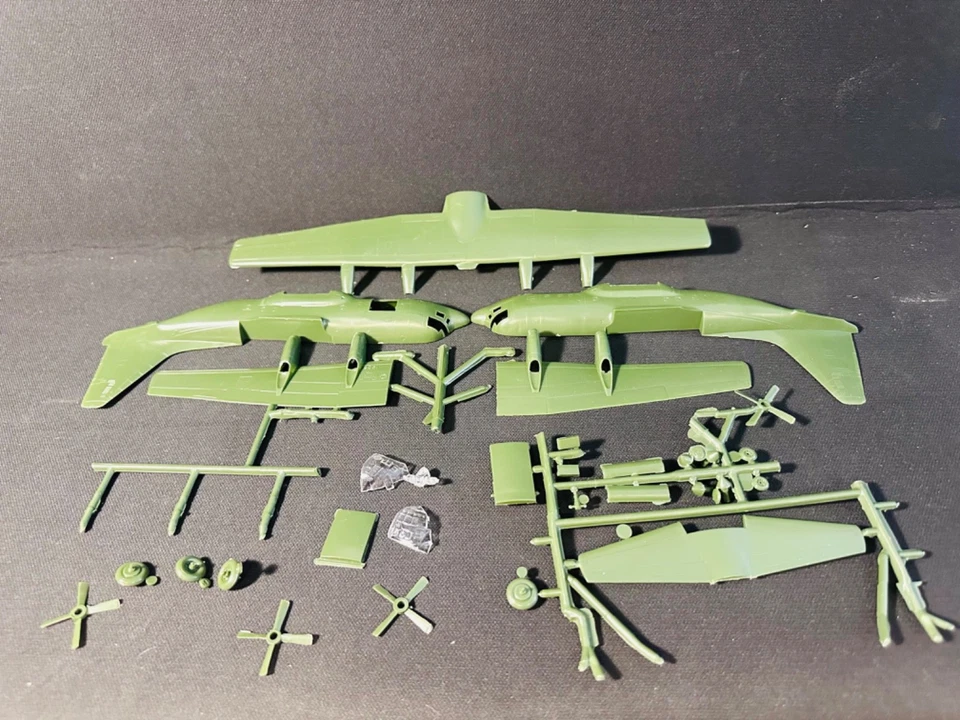 Revell Germany C-130B Lockheed Hercules 1:120 Model Kit H:183 US Seller - Image 3 of 4