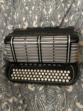 Hohner Morino Artiste IIID Akkordeon mit Koffer und Riemen