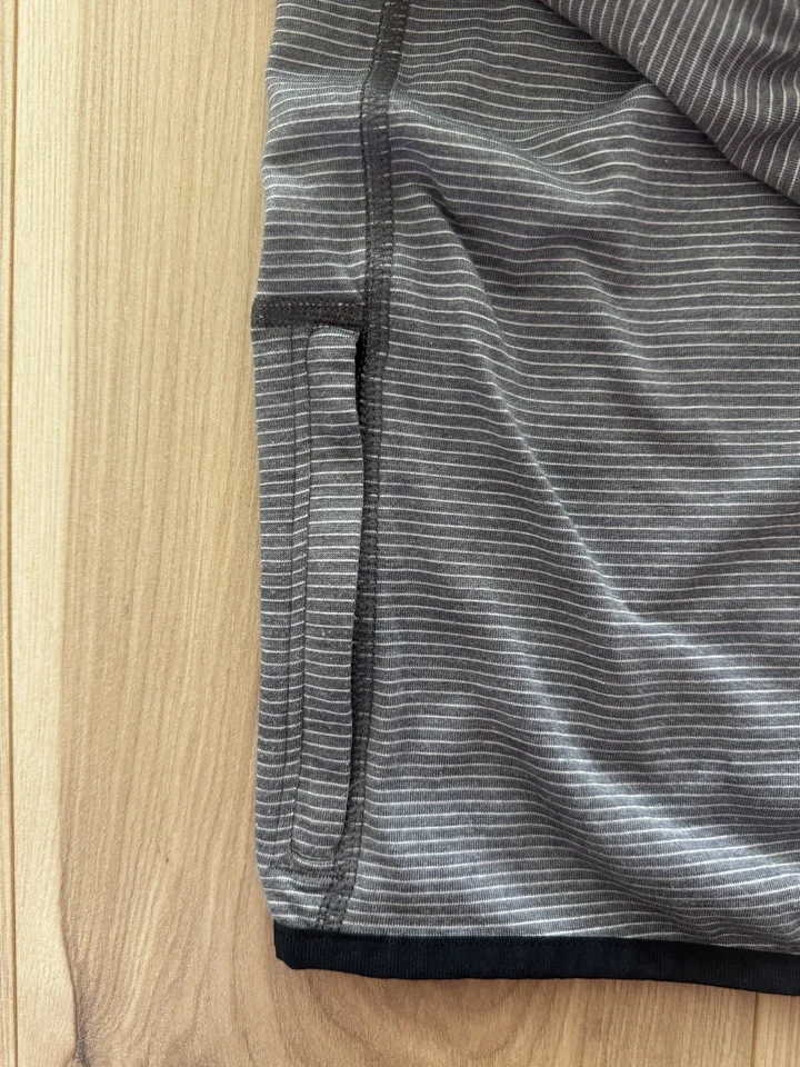 Camiseta com capuz Under Armour Streaker Run Heat Gear ajustada manga longa masculina M cinza  - Imagem 3 de 4