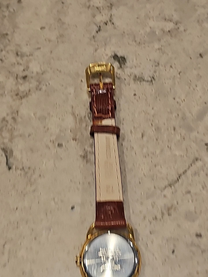 Banda de Cuero Marrón Nueva Tono Dorado Día Luna Sol Sol De Colección Armitron Foto 4 de 4