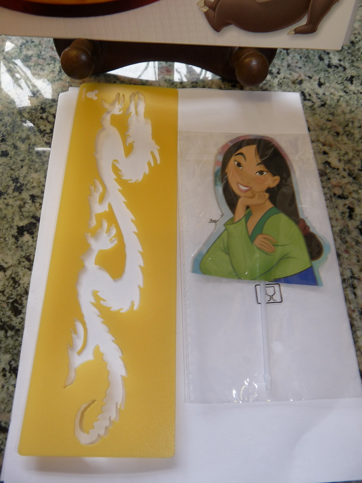EAGLEMOSS DISNEY CAKES & SWEETS MUSHI STENCIL & MULAN STICK No 48 NEW