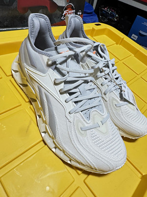 Reebok Zig Kinetica 3 Men s Running Sneaker Low Top Lace-Up Flexweave HR1325