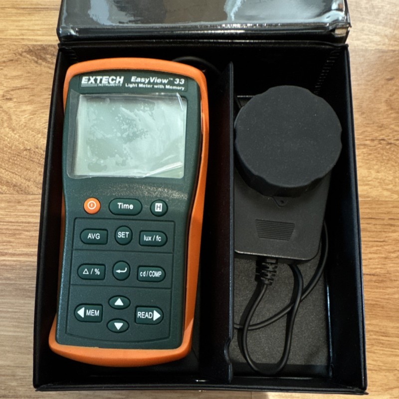 Extech EasyView 33 Light Meter with Memory Model 33 Measures Light Intensity Lux