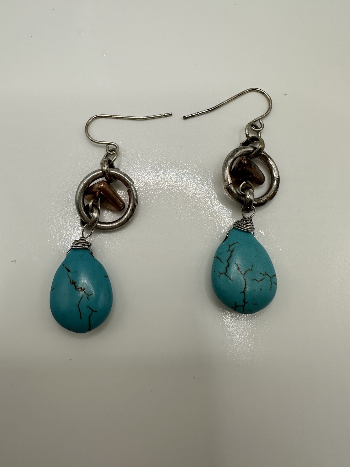 Southwest Silver Tone Turquoise Color Howlite Dangle Drop Hook Earrings 1.5”L