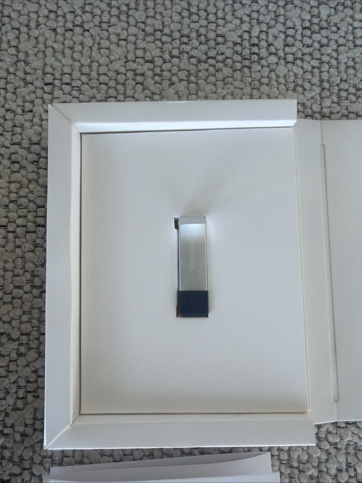 Windows Server Standard 2025 64bit USB nuevo/sellado al día siguiente envío gratuito EE. UU. Foto 2 de 4