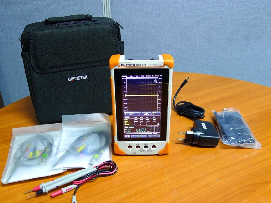GWinstek GDS-210 100MHz, 2ch Portable Oscilloscope+ Multimeter, scopemeter