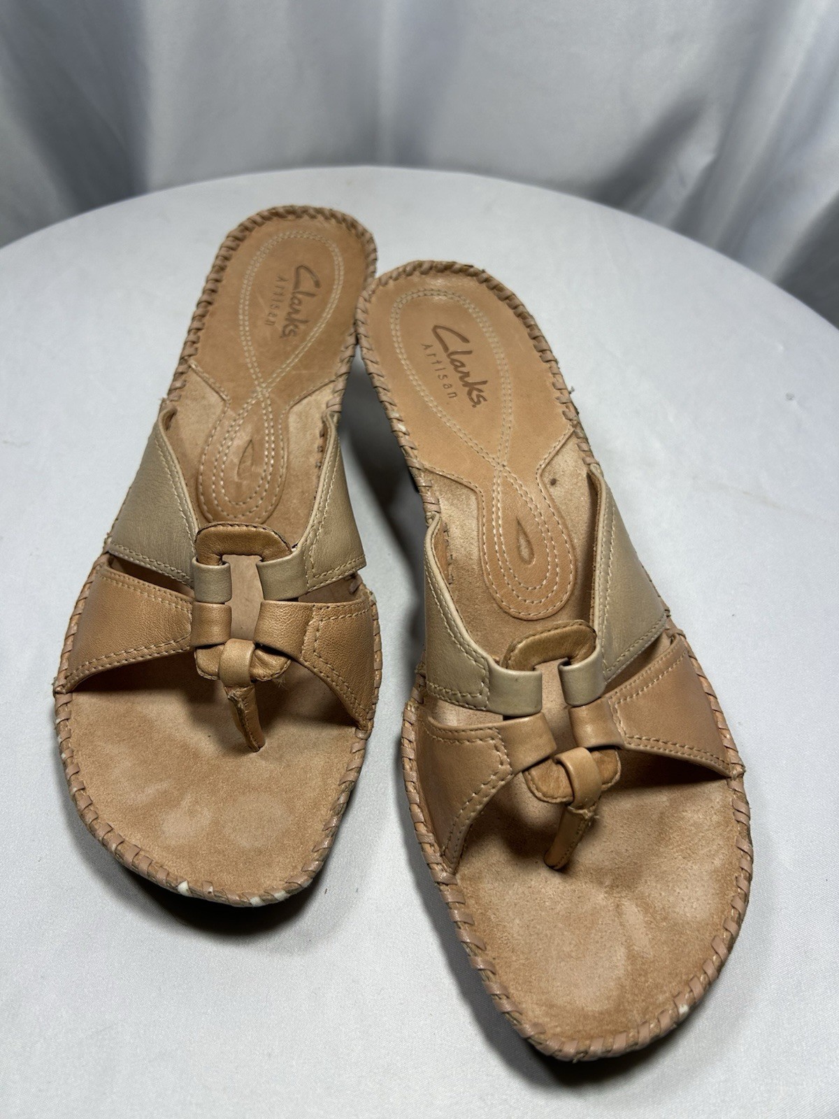 Clarks Artisan Womens Beige Leather Wedge Thong Sandals Size 9M