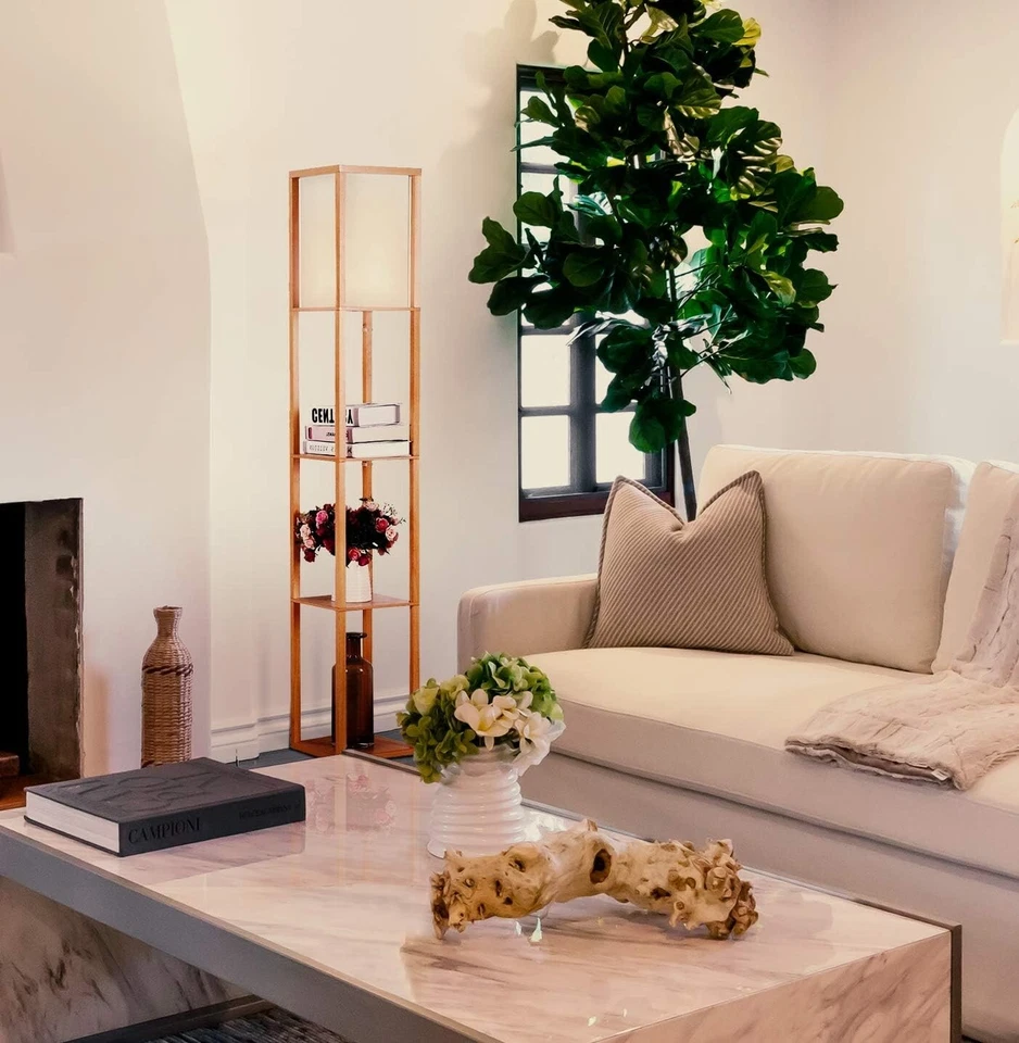 Lámpara de pie torre Brightech Maxwell con estantes y bombilla LED, madera natural Foto 3 de 4