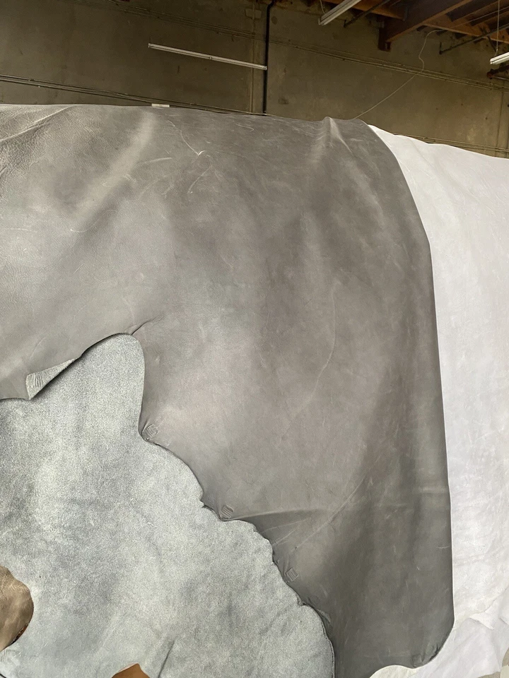 Tapicería italiana de cuero de vaca gris envejecido "50 pies cuadrados" Foto 3 de 3