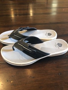 clarks flip flop sandals