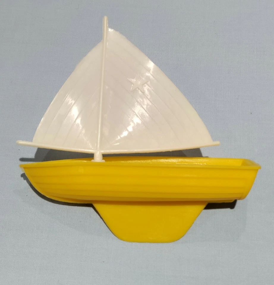 VINTAGE BETSY MCCALL ORIGINAL "SAIL BOAT" ACCESSORY TO BEACH PARTY SET #B51 RARE - Image 2 of 4