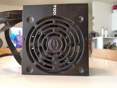 EVGA 700W ATX Netzteil 80 PLUS | Kabel modifiziert | DEFEKT / BASTLER