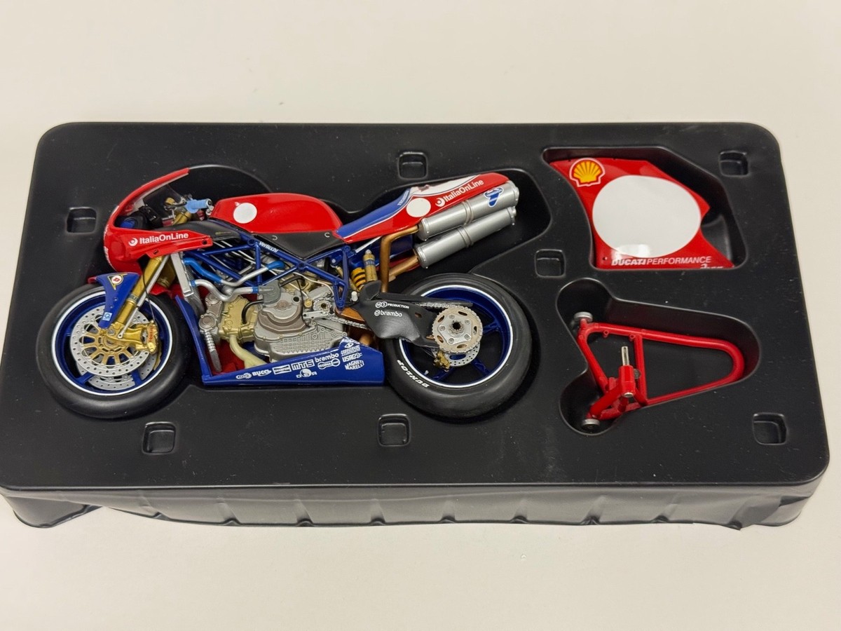 1/12 Minichamps Ducati 996 Superbike of Ben Bostrom form 2001