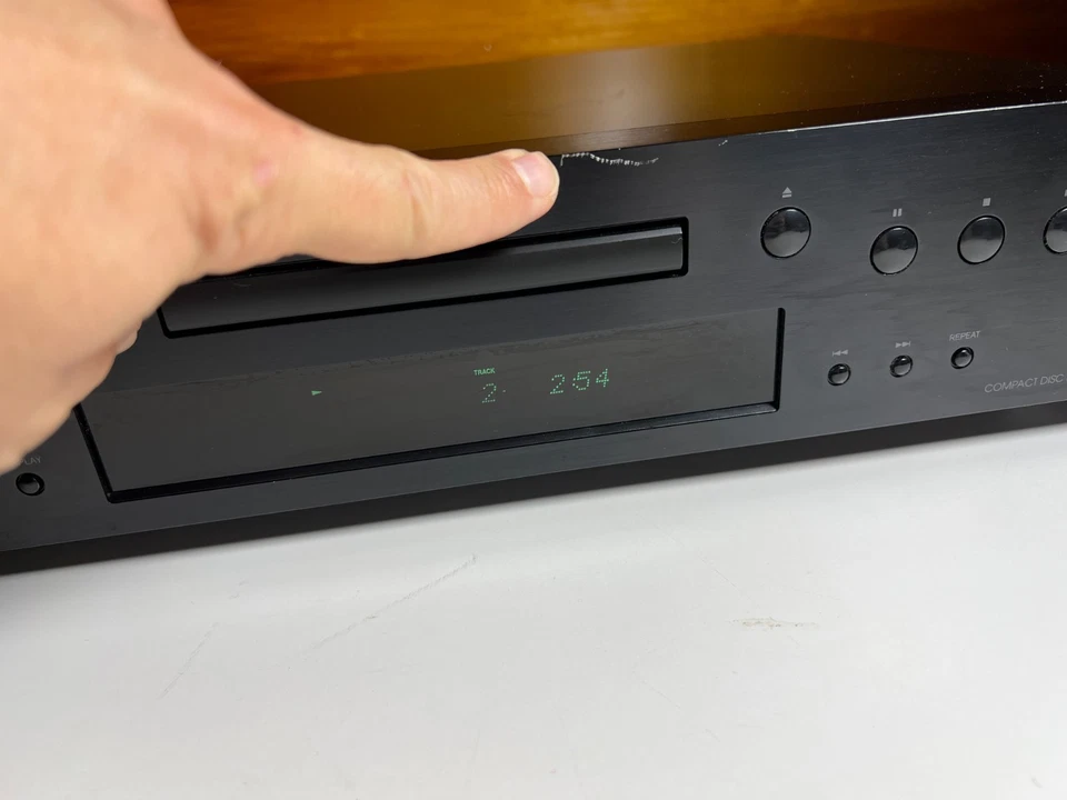 Onkyo Reproductor de CD Único Óptico Coaxial Digital CDR CDRW MP3 Aluminio Cepillado Foto 4 de 4