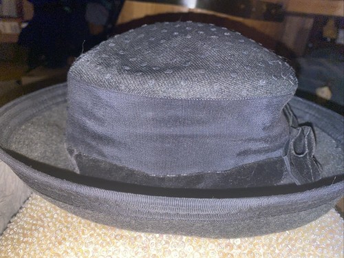 Vintage KOKIN New York Womens 100% Wool Hat Black Brim Velvet Accent Bow Back - Picture 3 of 6
