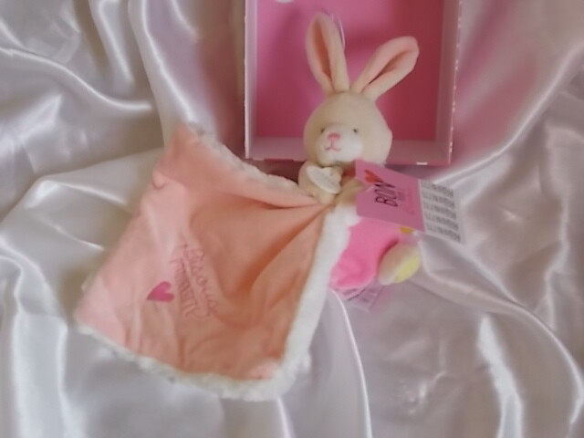 Doudou lapin rose lavable pour apaiser les poussées dentaires de bébé