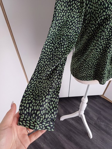 🍀 Schwarz-grün Gemusterte Satin Bluse 😍 V-Ausschnitt Knöpfe Business... - Bild 4 von 7