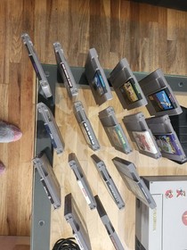 Original Nintendo  1985 NES - 001  (2) Zapper guns (2) gaming joystick (s). 