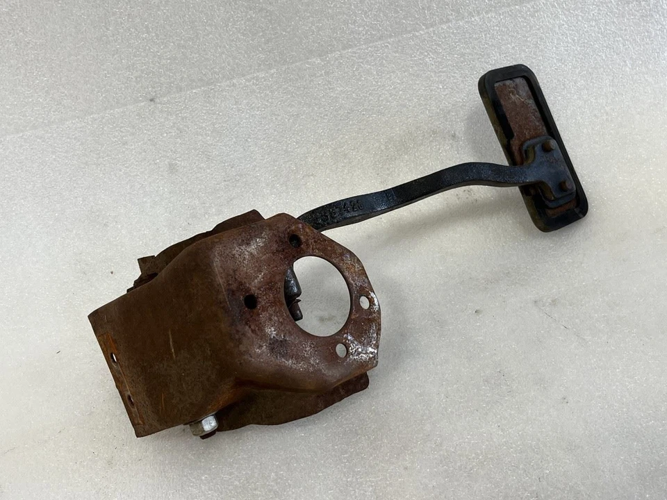 1986 1987 1988 1989 1990 1991 JEEP GRAND WAGONEER BRAKE PEDAL 5357426 - Image 2 of 4