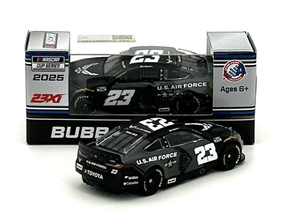 Darrell Bubba Wallace Jr #23 Fuerza Aérea de los Estados Unidos 2025 1:64 en stock Foto 3 de 3