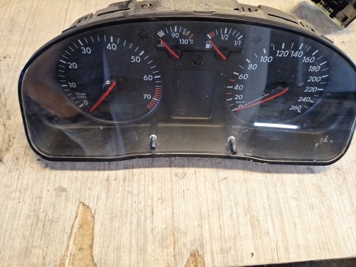 VW Passat 3B Tacho Tachometer Kombiinstrument 235.000km 3B0919861B Benziner