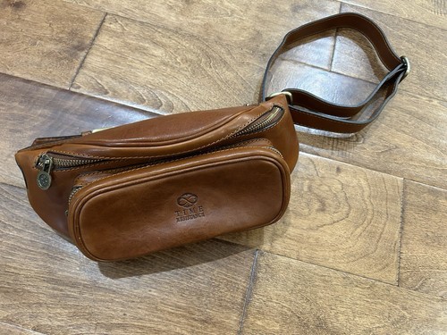 BAUCHTASCHE BAUCHTASCHE COGNACBRAUN LEDER - UNABHÄNGIGE MENSCHEN - ZEITWIDERSTAND