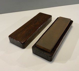 VINTAGE NORTON COMBINATION OILSTONE IN MAHOGANY BOX FOR SHARPENING HONING TOOLS