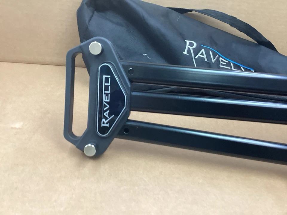 Carretilla trípode Ravelli en estuche portátil, plegable - 21 largo, rueda y estuche. Foto 3 de 4