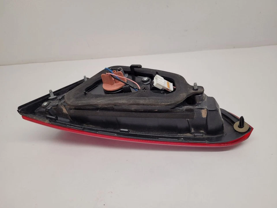 Luz trasera del conductor 17-18 KIA FORTE LH sedán incandescente montada en la cubierta  Foto 4 de 4