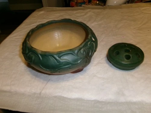 ART POTTERY BOWL WITH FLOWER FROG