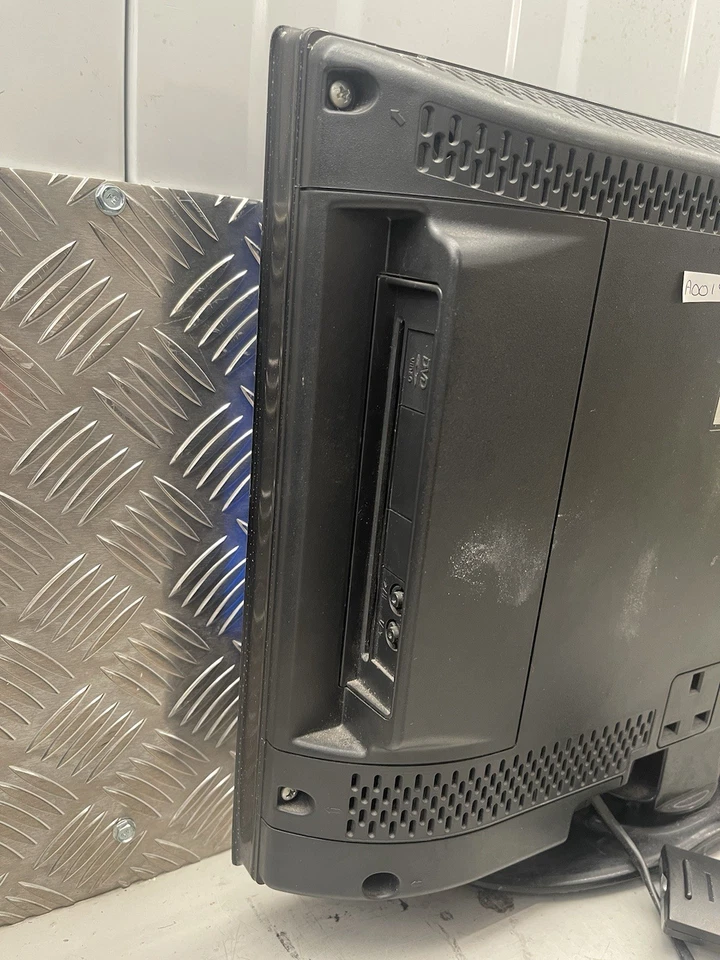 Sanyo CE19LD08DV-B 19" TV DVD Combi Combo Freeview Player HDMI Remote Gaming USB - Image 3 of 4