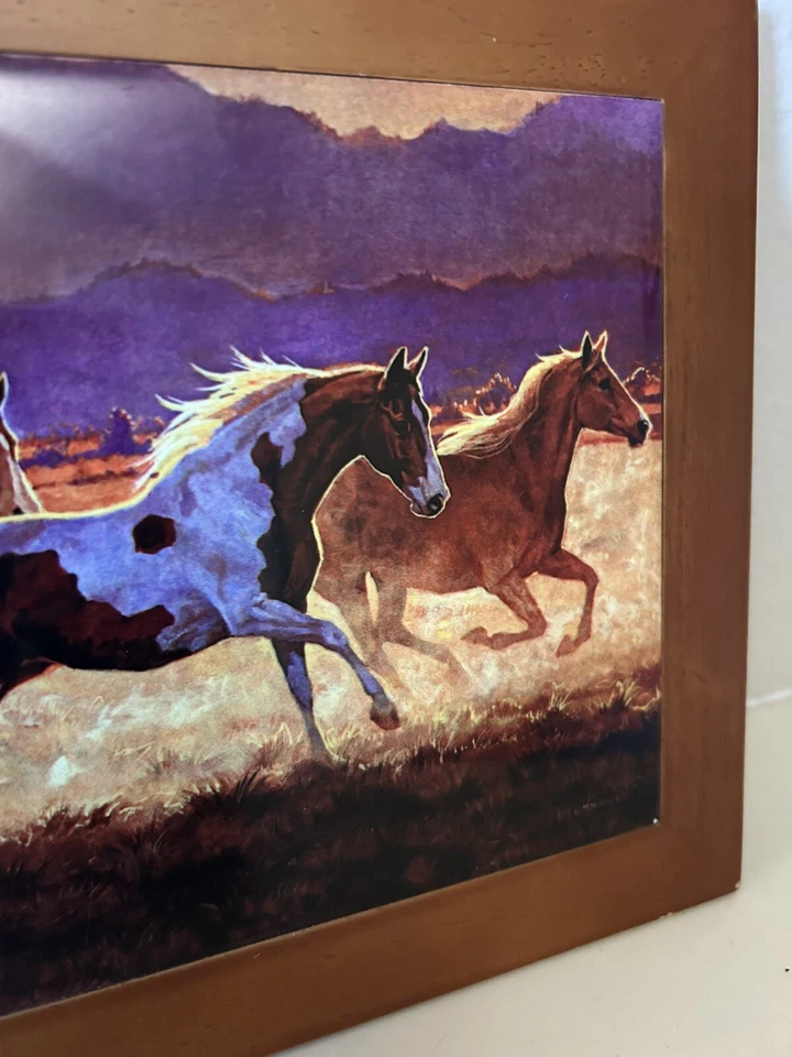 Remache de cerámica con marco de madera diseño de caballo por Cypress Home decoración de cabina occidental Foto 2 de 4