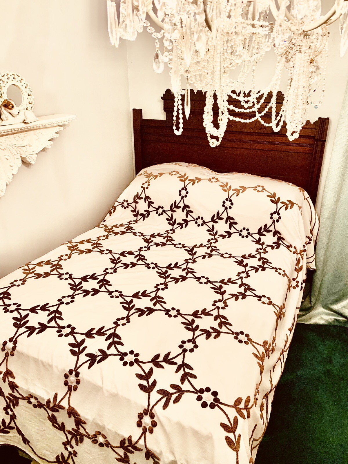 Chenille Candlewick Bedspread Vintage 92x106 Brown + Off White Floral
