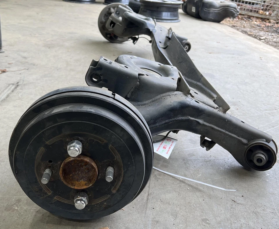 2020 - 22 日产 Versa 光束轴总成扭转轴带轮毂原始设备制造商 555019VB1B — 第 3/4 张图片